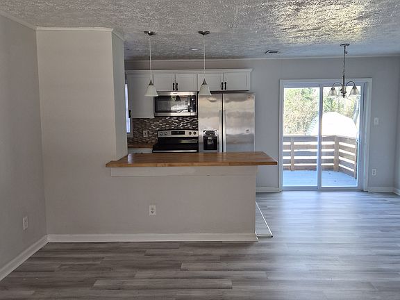 3rd image of 126 Woodward Ct