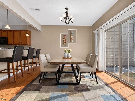 4th image of 300 Lakewick Ln