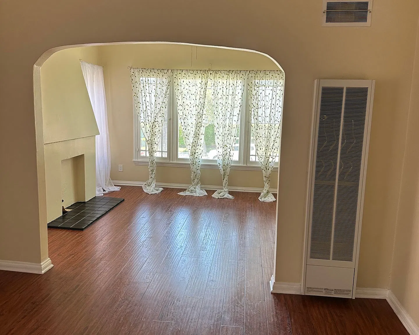 1166 N Raymond Ave — Photo 3