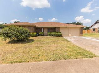 712 Springhill Dr, Hurst, TX 76054
