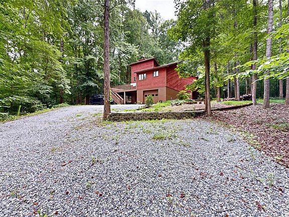 2nd image of 689 Barker Rd