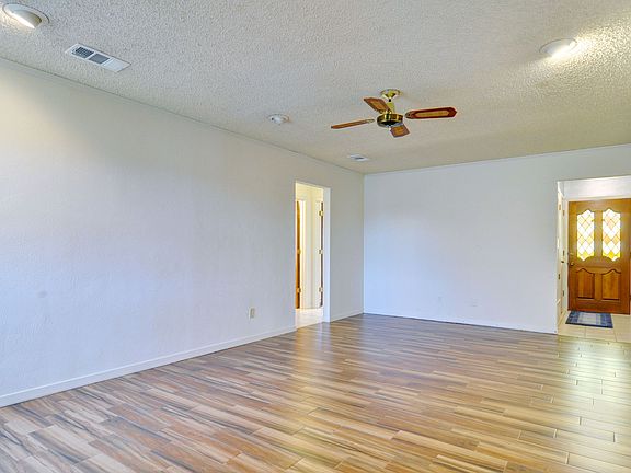 DSC_9386_LivingRoom.jpg