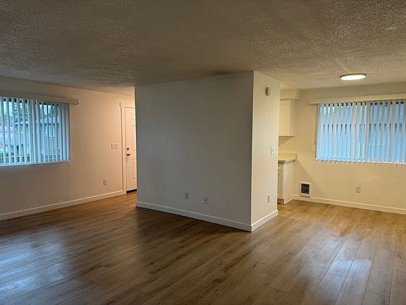 5th image of 1263 Woodgate Ave