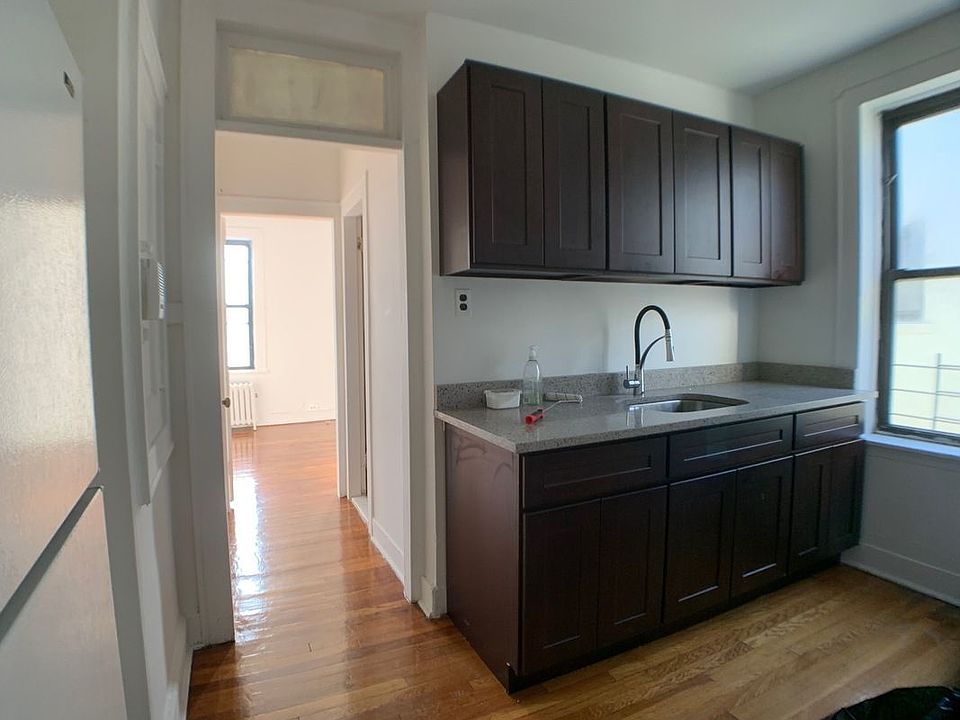 1st image of 2131 27th St #3D
