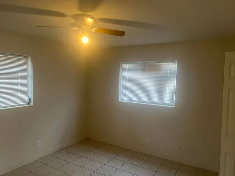 2410 SW 44th Ave — Photo 7