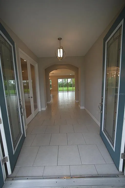 5 bed, 4.0 bath, 3615 sqft, $5,250 — Photo 2