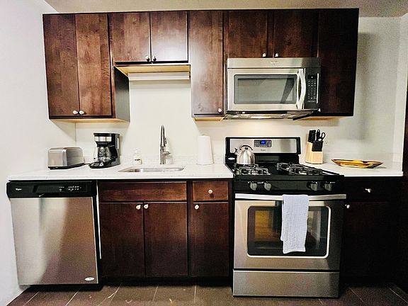 4th image of 2254 W Foster Ave APT 3R