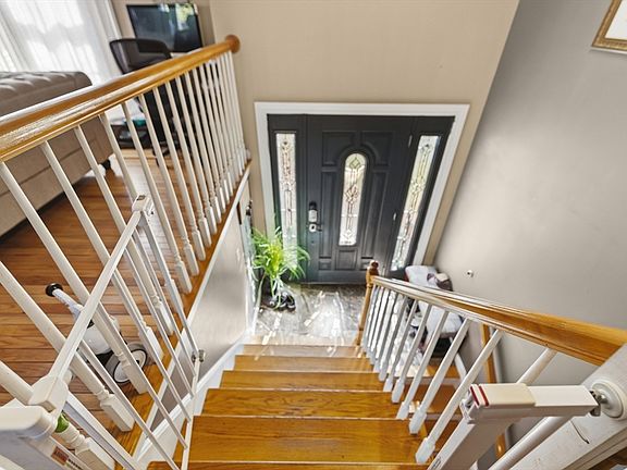 3rd image of 35 Avery St