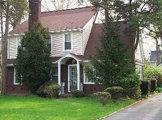 11 Prospect St, Great Neck, NY 11021