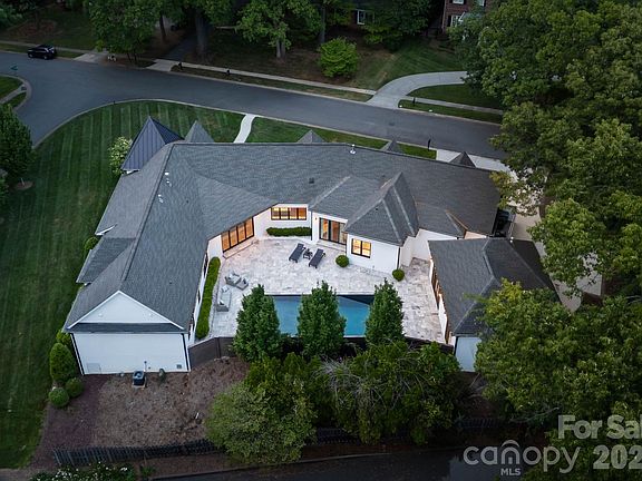 3rd image of 400 Glen Oaks Rd