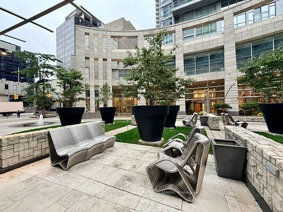 3rd image of 2181 Yonge St #3302