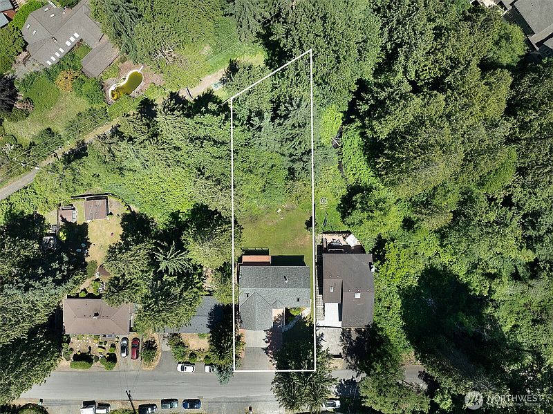 3rd image of 1226 NE Ballinger Place