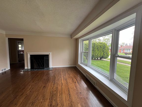 2nd image of 13950 Northfield Blvd