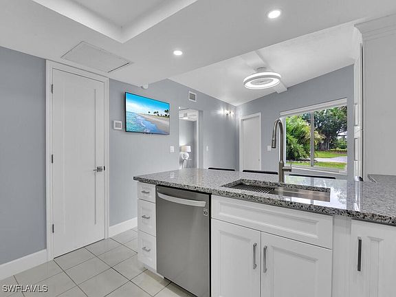 5th image of 5111 Manor Ct APT 2