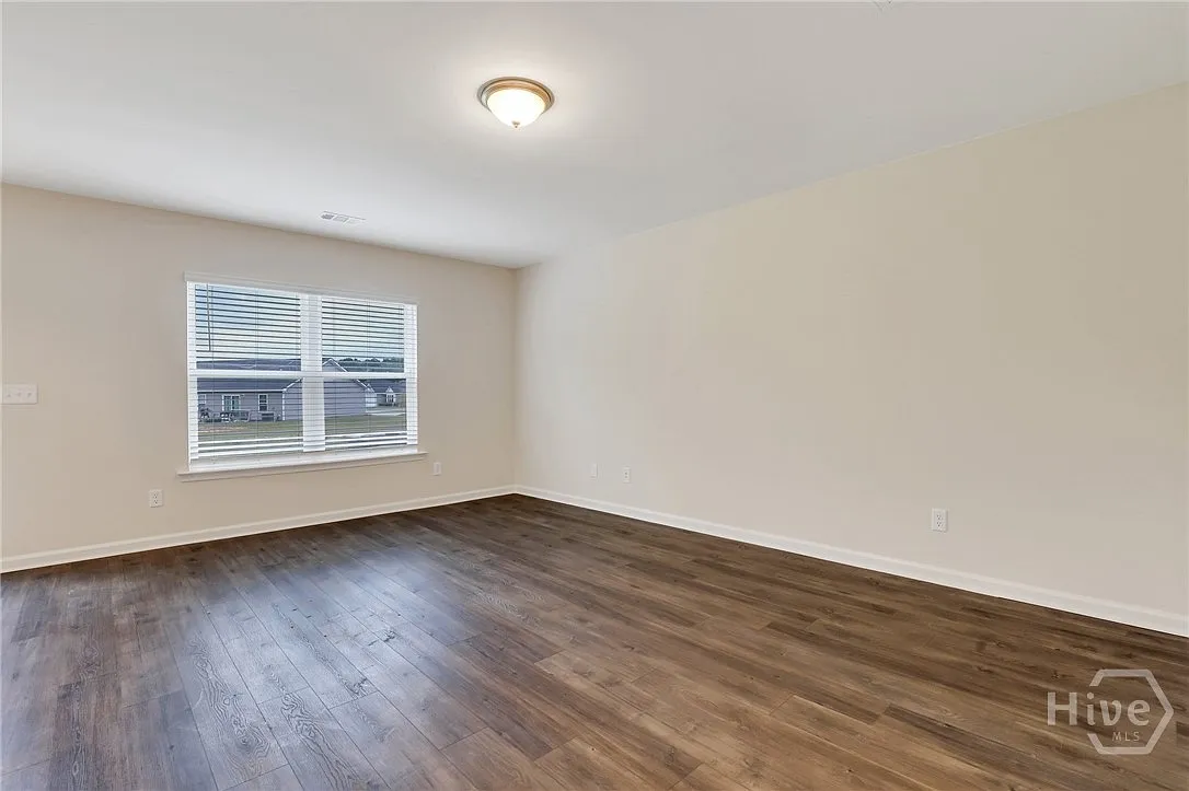3 bed, 2.5 bath, 1520 sqft, $1,700 — Photo 4