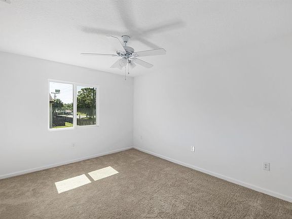 2nd image of 2712 Hidden Lake Blvd Unit D
