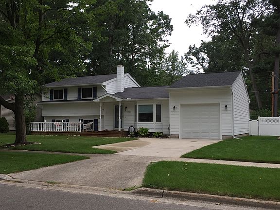 2nd image of 1725 Indian Woods Dr