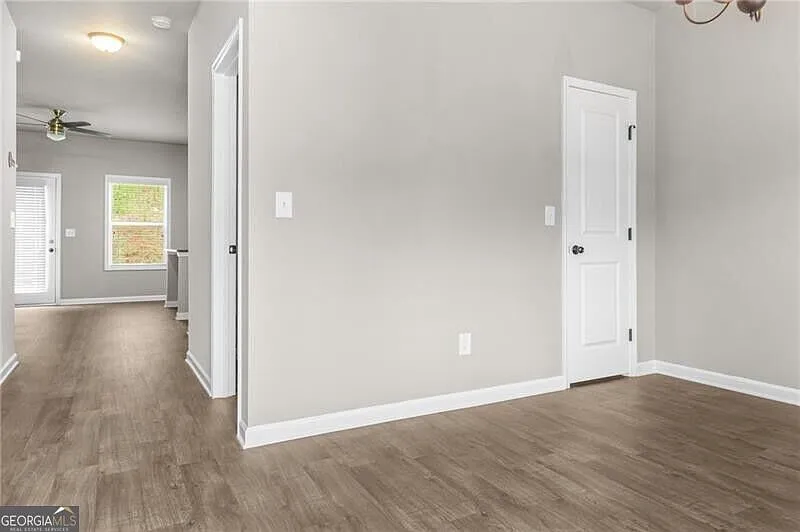 4 bed, 2.5 bath, 2045 sqft, $2,200 — Photo 2
