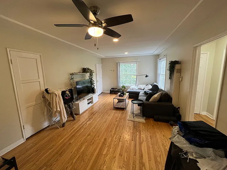 621 Midvale Avenue — Photo 35