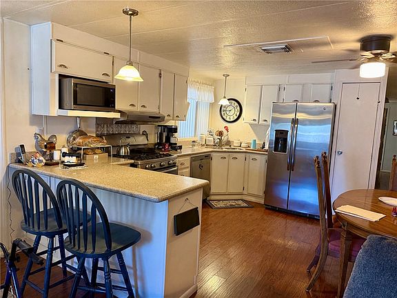 4th image of 3036 E Packard Avenue