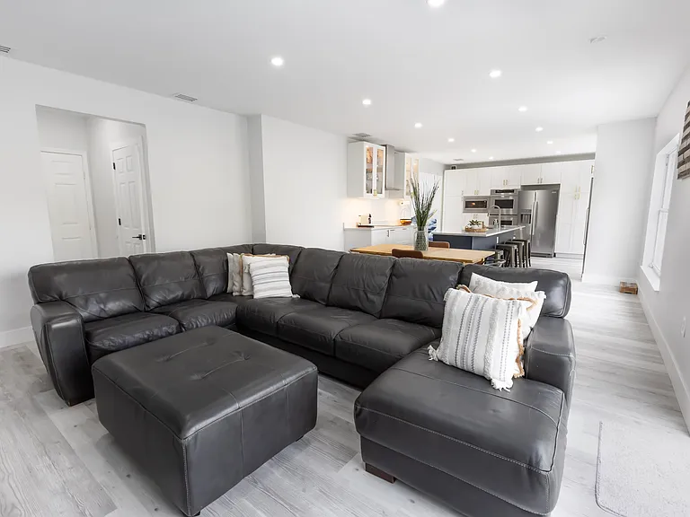1146 Perpignan Ct — Photo 12