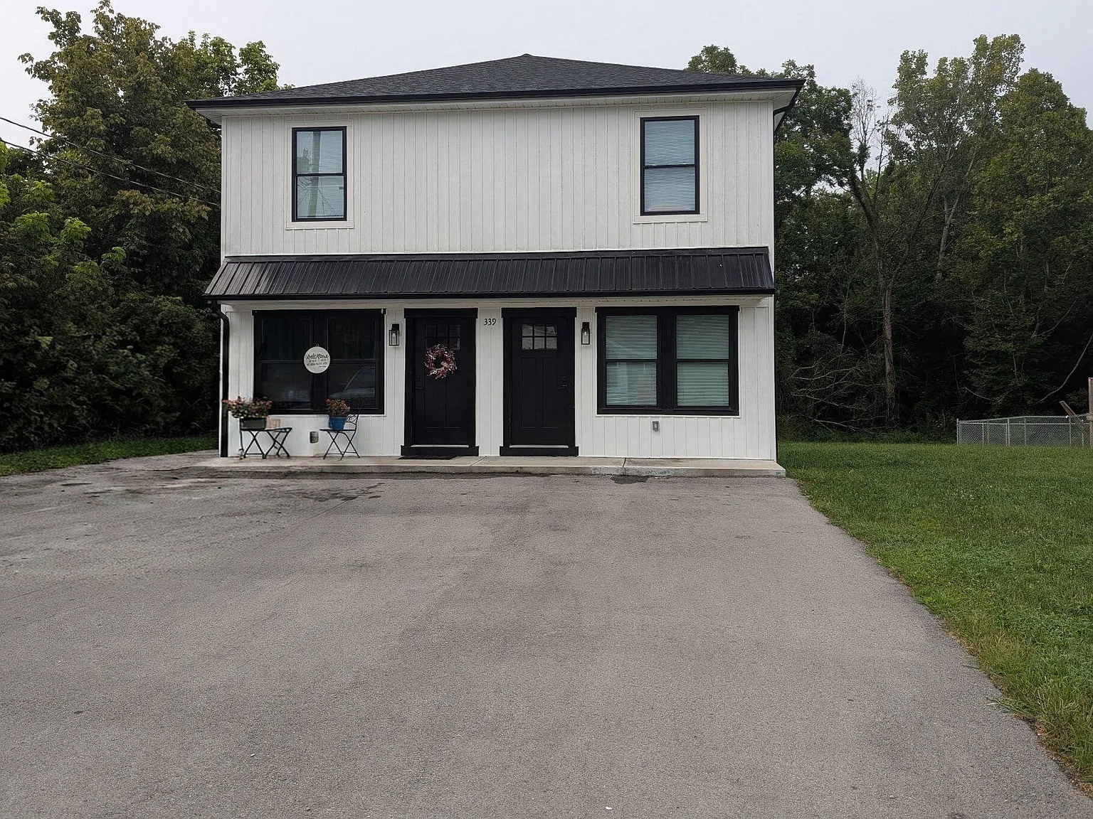 2 bed, 1.5 bath, 1049 sqft, $1,200 — Photo 1