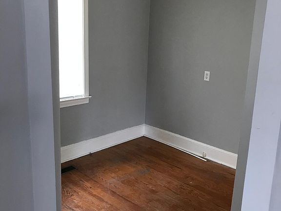Breakfast room off kitchen