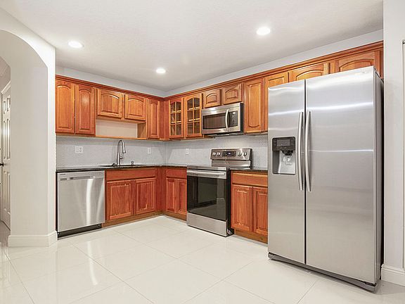 5th image of 1037 Arezzo Cir
