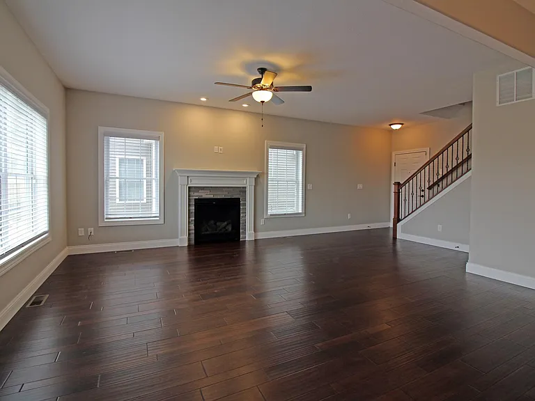 1512 E Halo Dr — Photo 3
