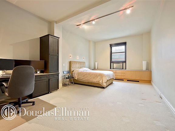 5th image of 116-118 W 14th St #9F
