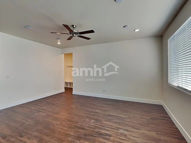 715 S Rocker Ave — Photo 6
