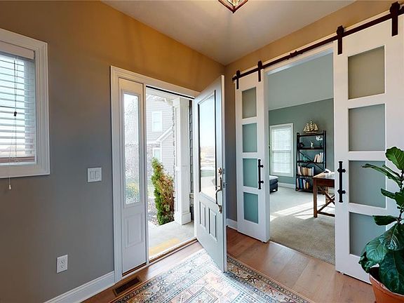 2nd image of 3800 Matisse Cir