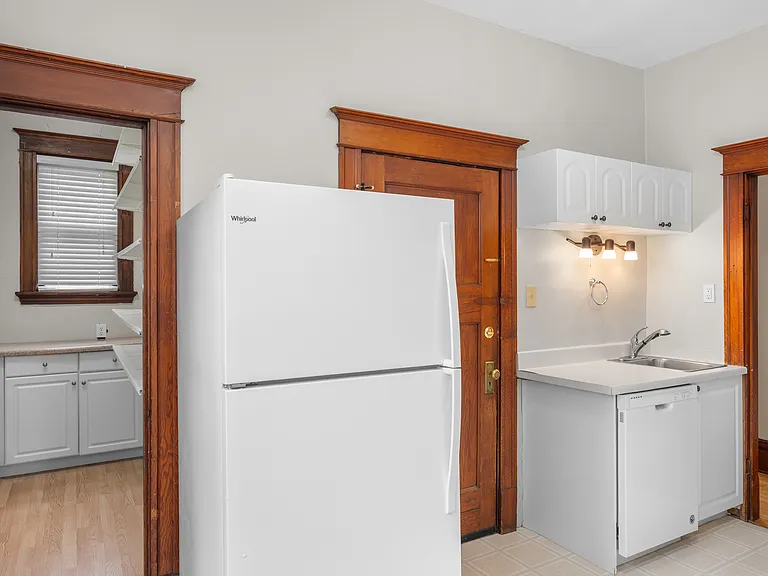 526 Reeves Dr — Photo 11