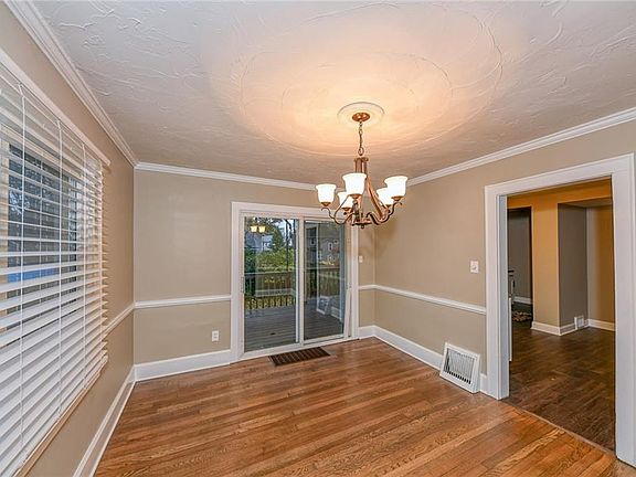 5th image of 1062 Bloomfield Ave