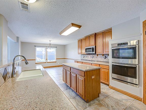 5th image of 1813 Lake Whitney Ln