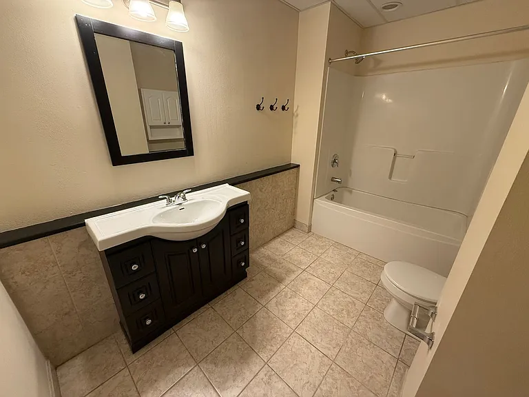 Cass Street Apartments — Photo 33