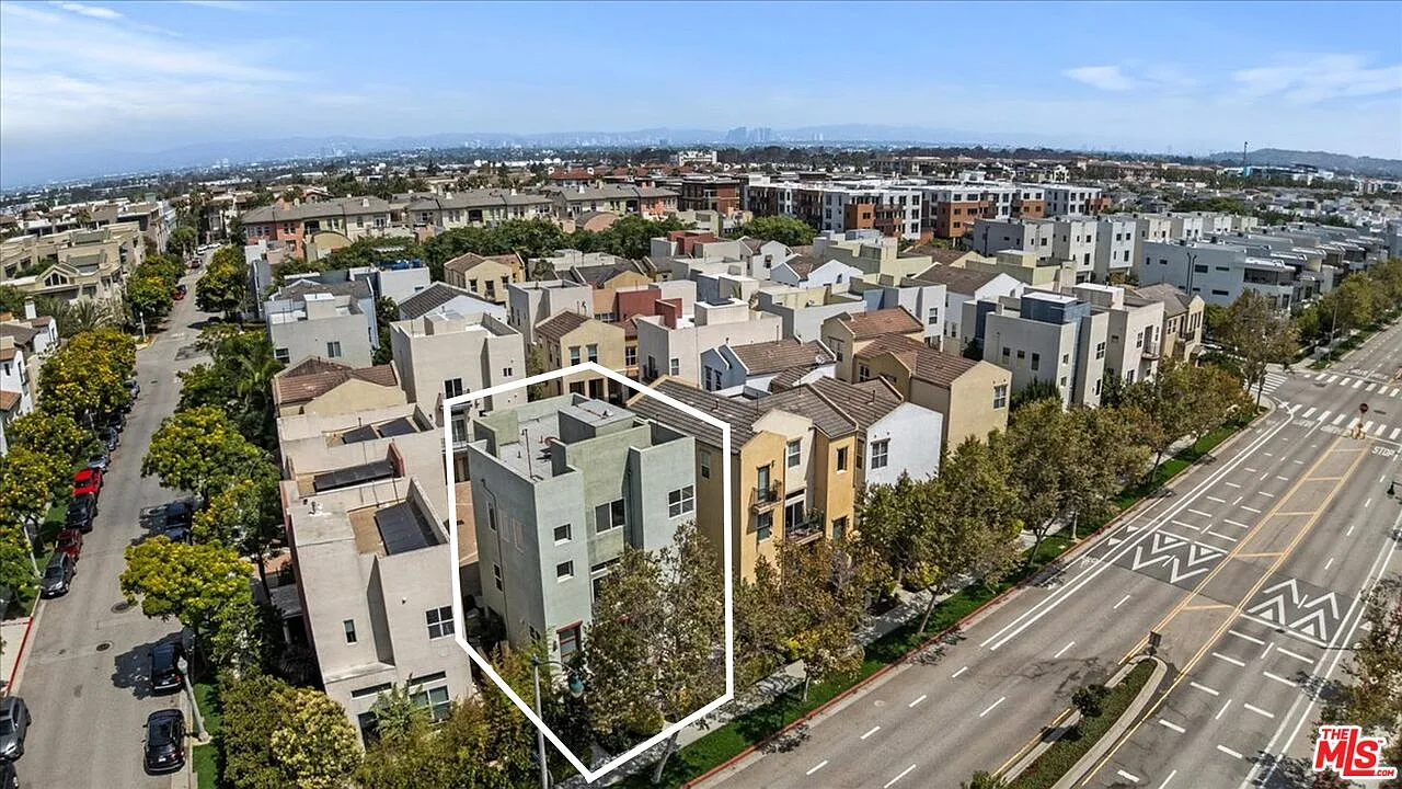 2 bed, 3.5 bath, 2390 sqft, $10,000 — Photo 1