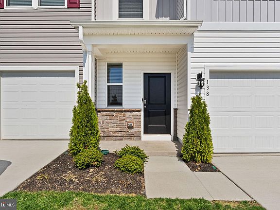 5th image of 138 Willett Hollow St