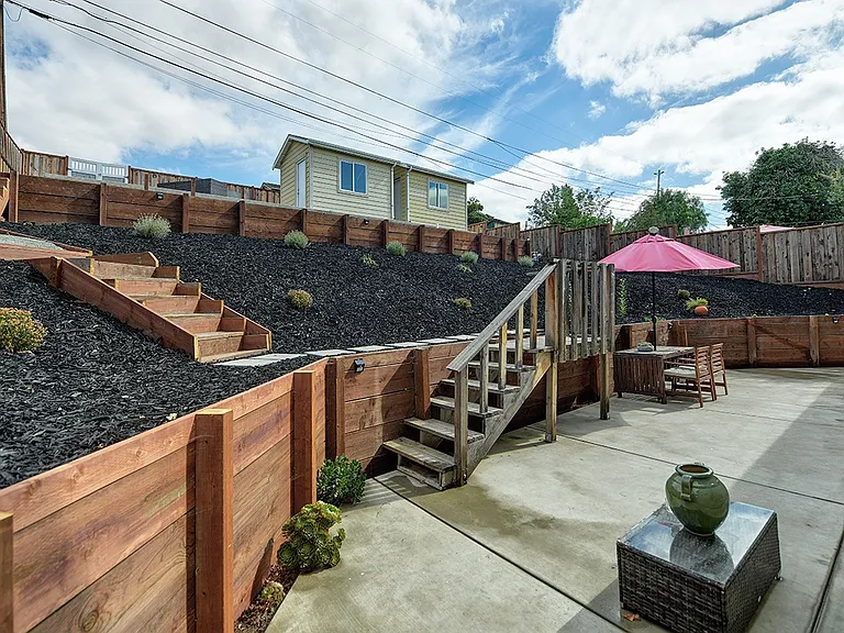 Wellington Ave — Photo 11