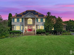 20 Talmadge Dr, Monroe Township, NJ 08831