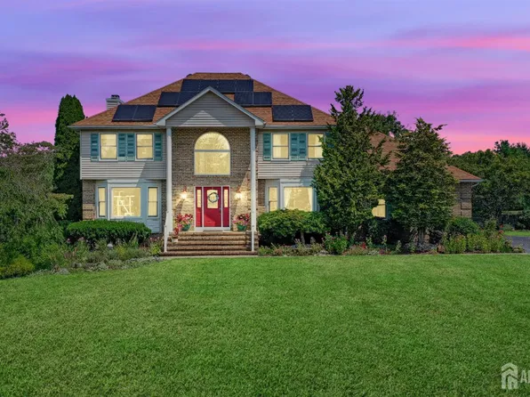 20 Talmadge Dr, Monroe Township, NJ 08831