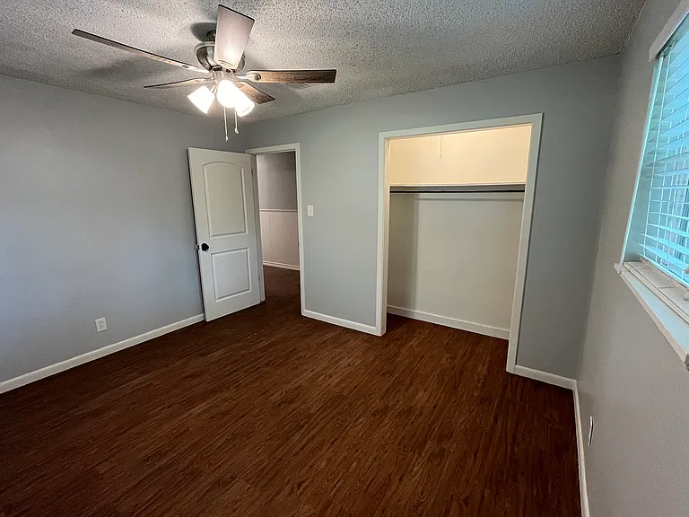 402 S Green St — Photo 19