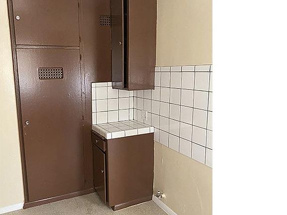 5th image of 836 W 83rd St