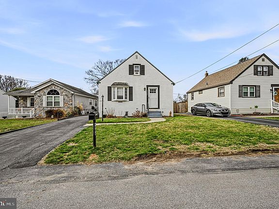 3rd image of 4906 Shepard St