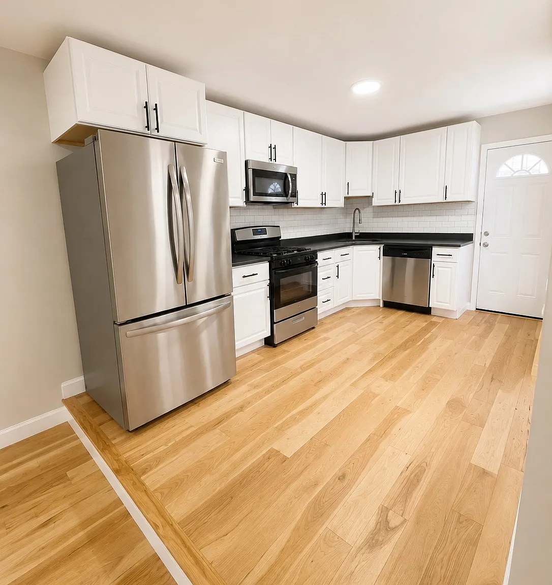 5 bed, 1400 sqft, $2,475 — Photo 1