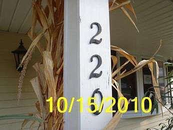3rd image of 220 Charles St