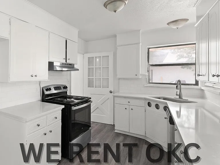 1625 SW 67th St — Photo 15