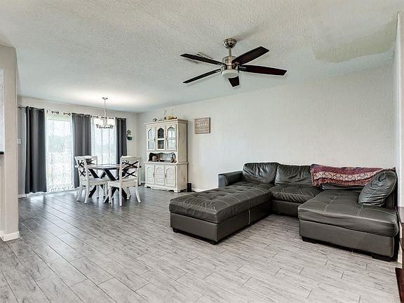 3rd image of 1825 Veranda Dr