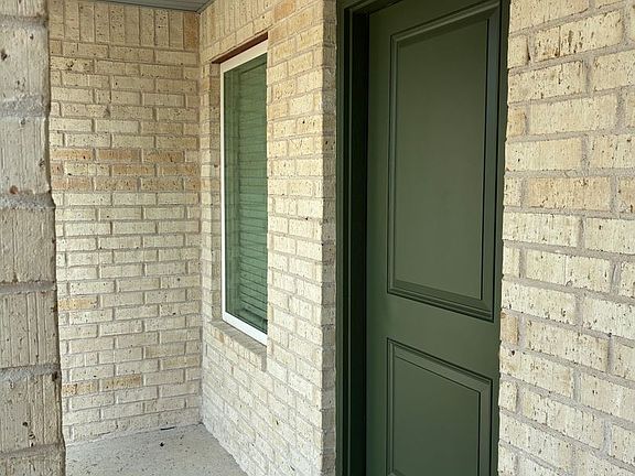 2nd image of 1406 Manor Ct