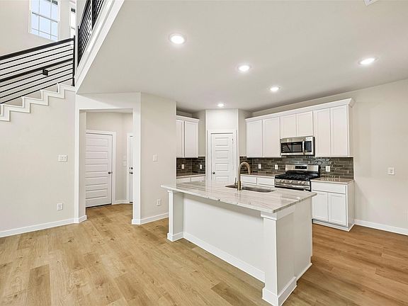 3rd image of 25534 Blossom Ct